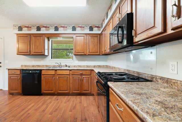 140 SE 49th Street, Paris, TX 75462