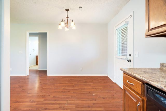 140 SE 49th Street, Paris, TX 75462