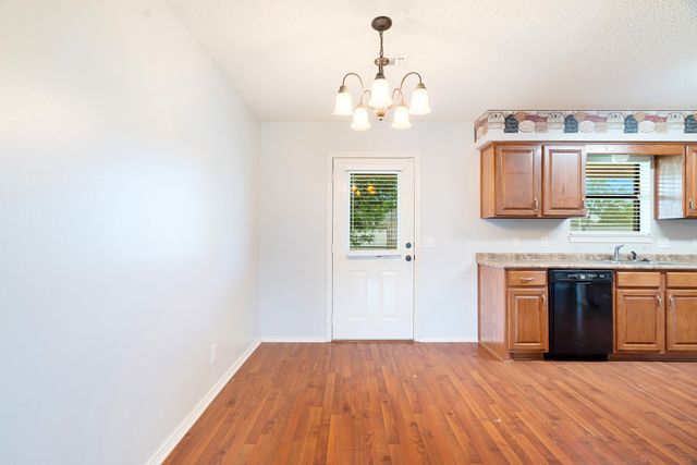 140 SE 49th Street, Paris, TX 75462