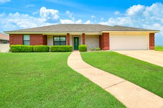 140 SE 49th Street, Paris, TX 75462