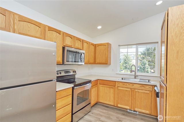 6804 E 132nd Street Ct, Puyallup, WA 98373
