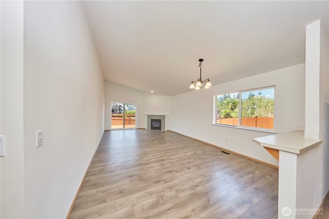6804 E 132nd Street Ct, Puyallup, WA 98373