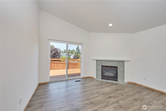 6804 E 132nd Street Ct, Puyallup, WA 98373