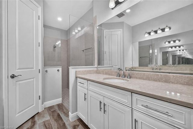 2183 Marquesa CIR, Naples, FL 34112