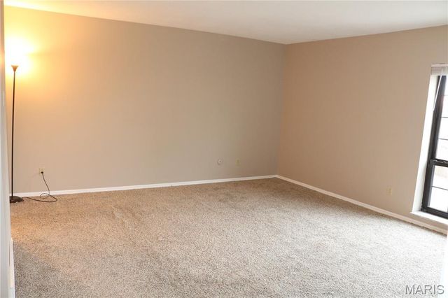 927 Claytonbrook Drive 3, Ballwin, MO 63011