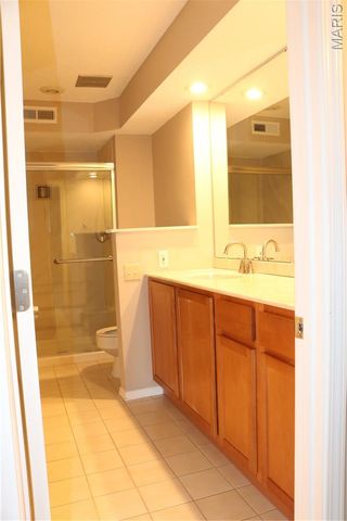 927 Claytonbrook Drive 3, Ballwin, MO 63011