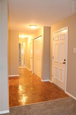 927 Claytonbrook Drive 3, Ballwin, MO 63011