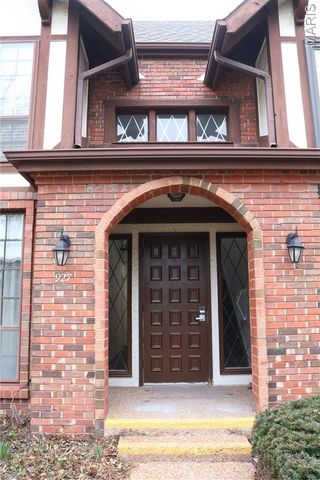 927 Claytonbrook Drive 3, Ballwin, MO 63011