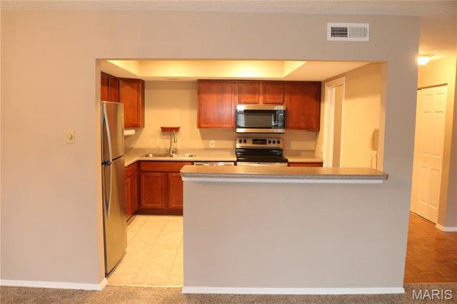 927 Claytonbrook Drive 3, Ballwin, MO 63011