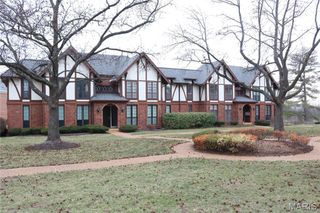 927 Claytonbrook Drive 3, Ballwin, MO 63011