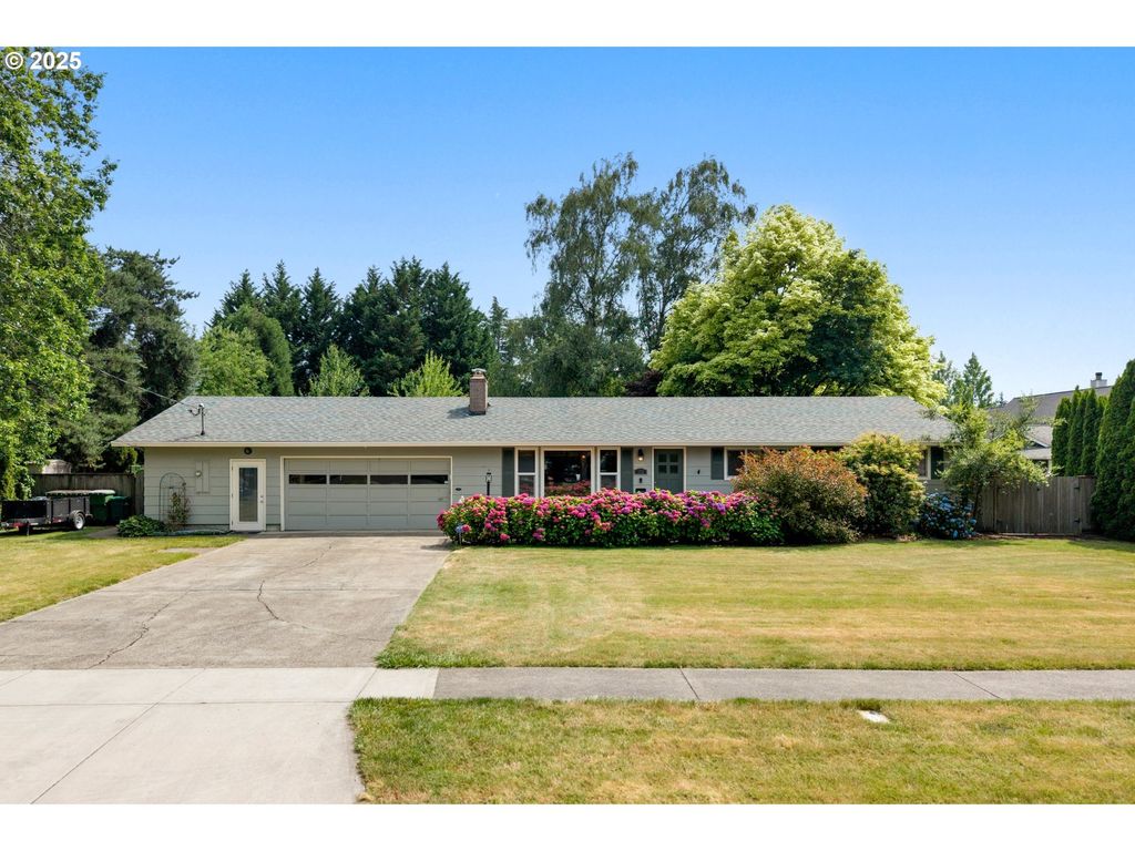 102 E 5TH St, Newberg, OR 97132
