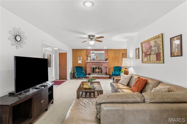 1244 Hobson Drive, St Louis, MO 63135