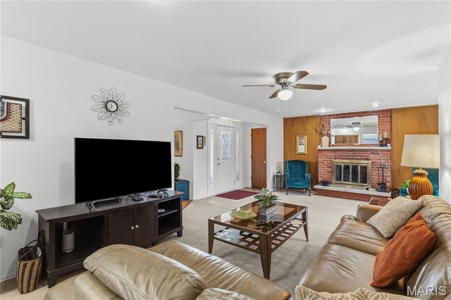 1244 Hobson Drive, St Louis, MO 63135