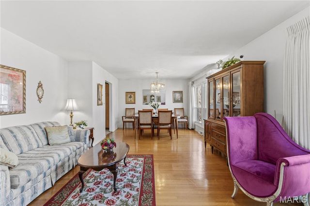 1244 Hobson Drive, St Louis, MO 63135