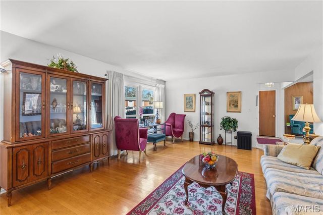 1244 Hobson Drive, St Louis, MO 63135