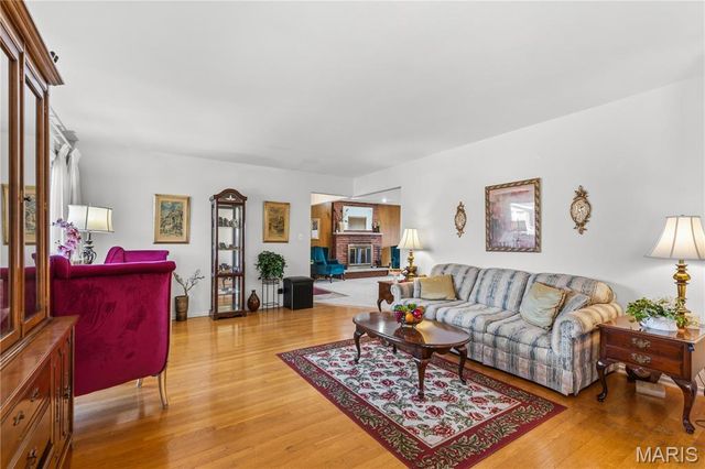 1244 Hobson Drive, St Louis, MO 63135