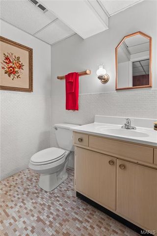 1244 Hobson Drive, St Louis, MO 63135