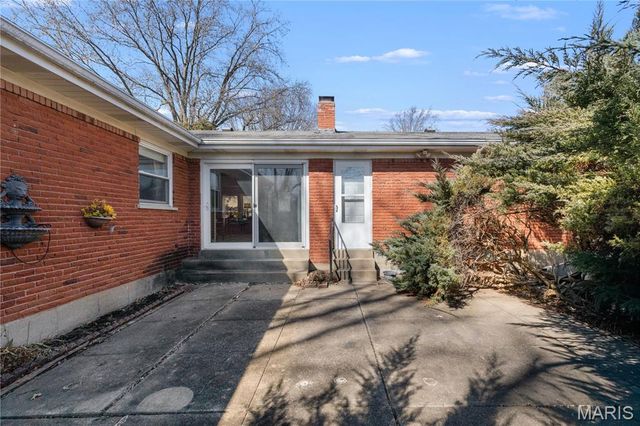 1244 Hobson Drive, St Louis, MO 63135