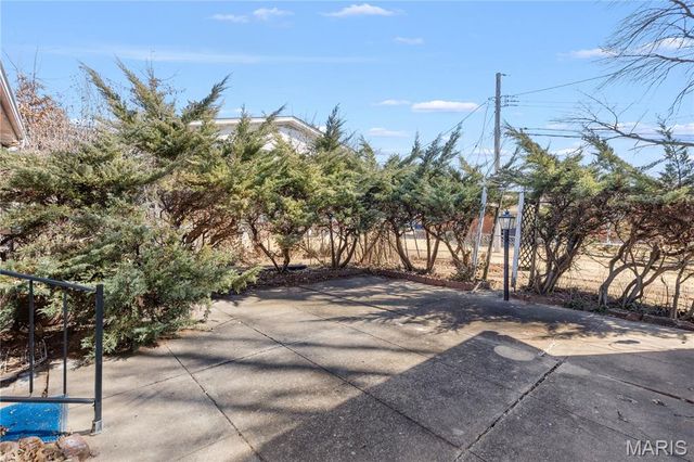 1244 Hobson Drive, St Louis, MO 63135