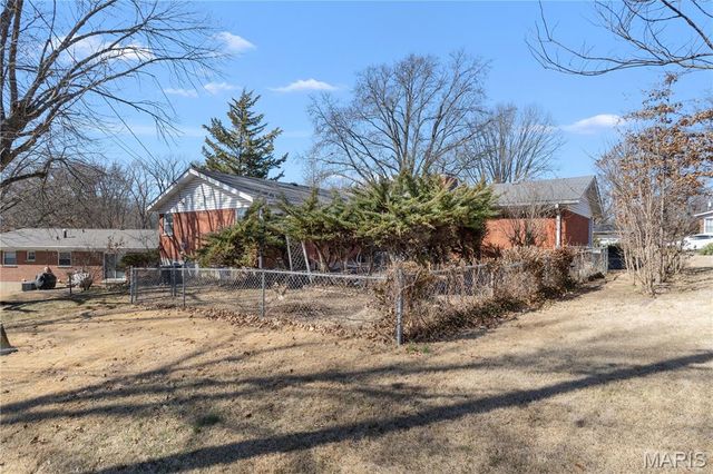 1244 Hobson Drive, St Louis, MO 63135