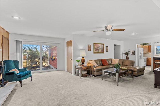 1244 Hobson Drive, St Louis, MO 63135