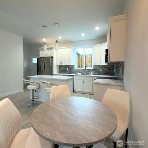 648 B SW 139th Street, Burien, WA 98166