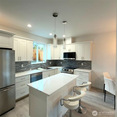 648 B SW 139th Street, Burien, WA 98166