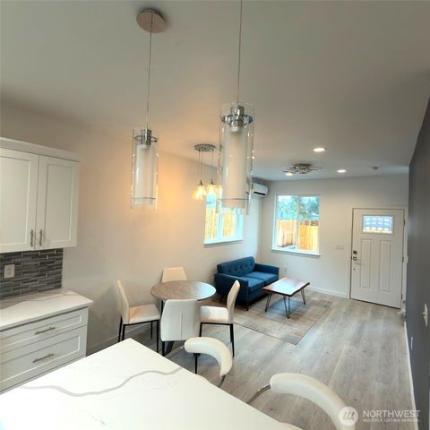 648 B SW 139th Street, Burien, WA 98166