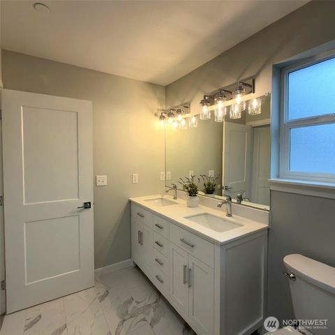 648 B SW 139th Street, Burien, WA 98166