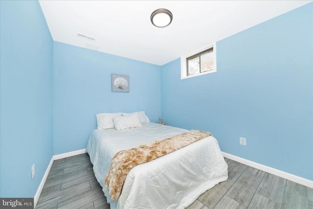 Image 35 of property listing at 713 SEEK LN, Silver Spring, MD 20912