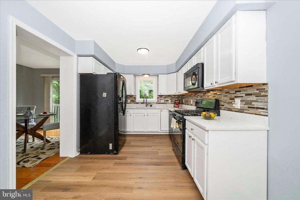 Image 4 of property listing at 713 SEEK LN, Silver Spring, MD 20912