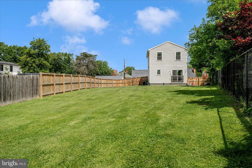 Image 49 of property listing at 713 SEEK LN, Silver Spring, MD 20912