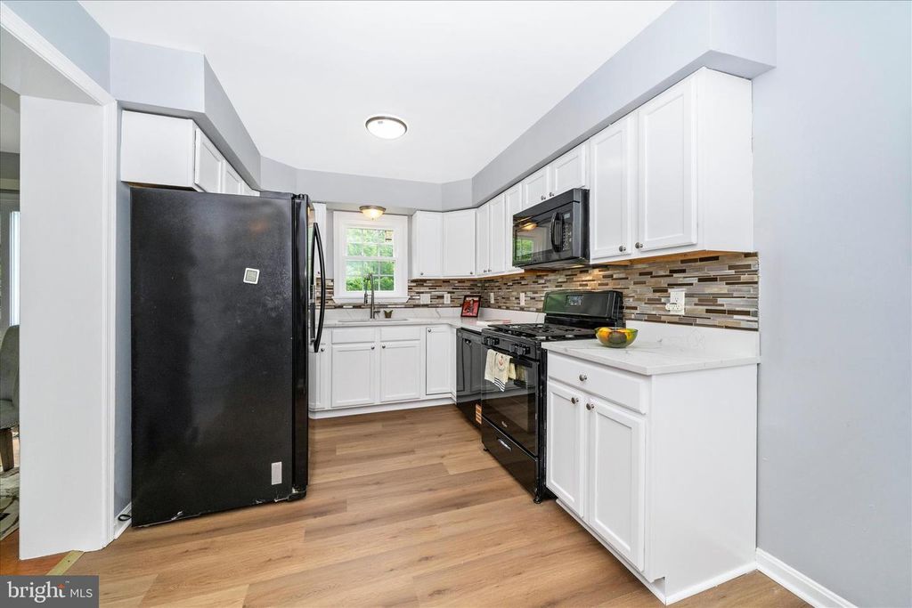 Image 5 of property listing at 713 SEEK LN, Silver Spring, MD 20912