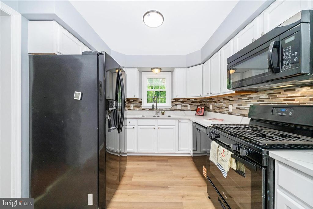 Image 7 of property listing at 713 SEEK LN, Silver Spring, MD 20912
