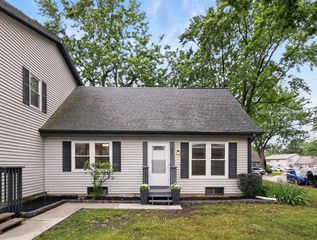 228 Dakota Court A, Bolingbrook, IL 60440