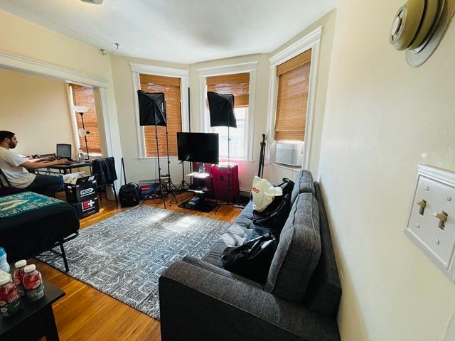 1677 Commonwealth Ave 12, Boston, MA 02135