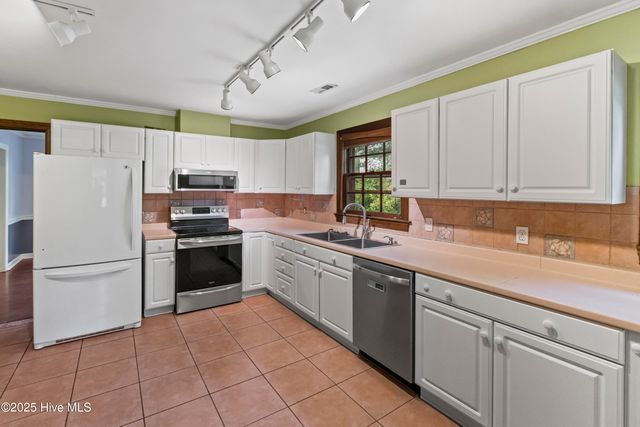 107 Cherrywood Drive, Greenville, NC 27858