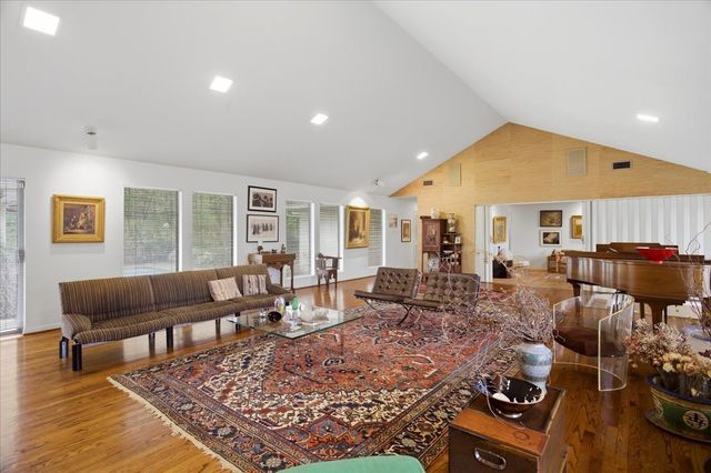 2001 Deepdale Drive, Westover Hills, TX 76107