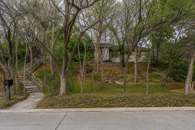 2001 Deepdale Drive, Westover Hills, TX 76107