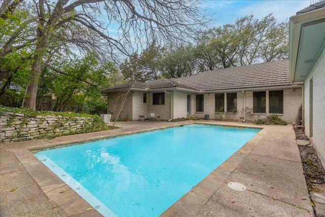 2001 Deepdale Drive, Westover Hills, TX 76107