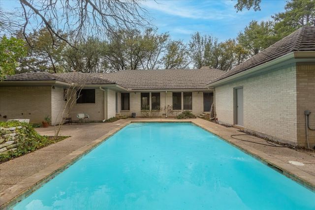 2001 Deepdale Drive, Westover Hills, TX 76107