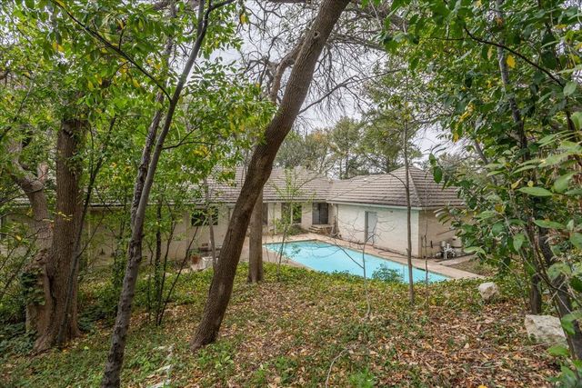 2001 Deepdale Drive, Westover Hills, TX 76107