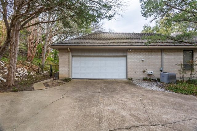 2001 Deepdale Drive, Westover Hills, TX 76107