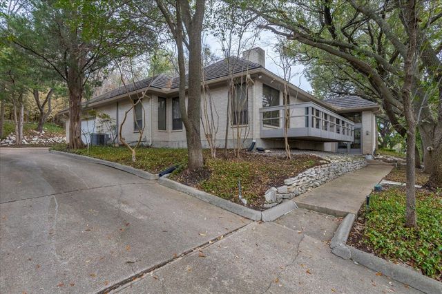 2001 Deepdale Drive, Westover Hills, TX 76107