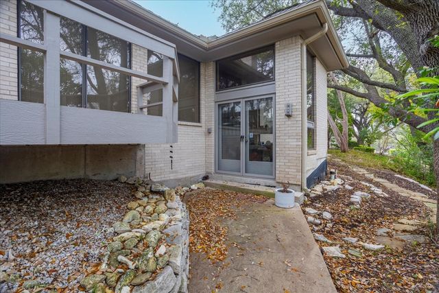 2001 Deepdale Drive, Westover Hills, TX 76107