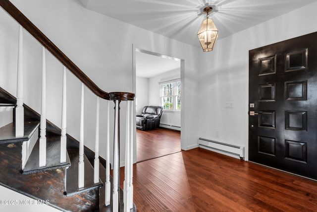 3 Easy Street, Lanoka Harbor, NJ 08734