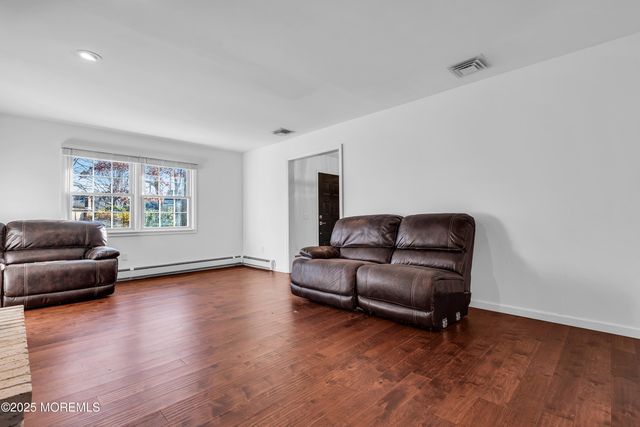 3 Easy Street, Lanoka Harbor, NJ 08734