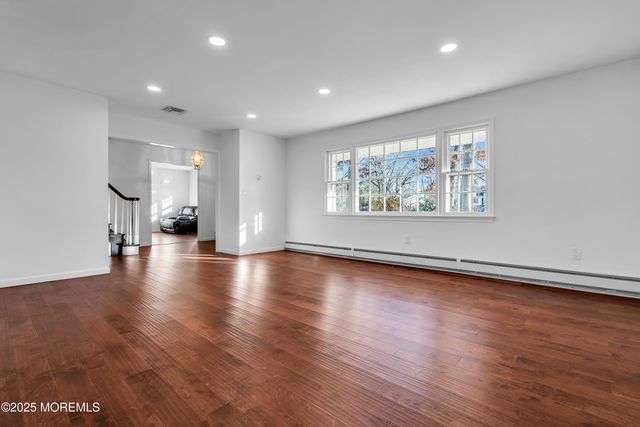 3 Easy Street, Lanoka Harbor, NJ 08734