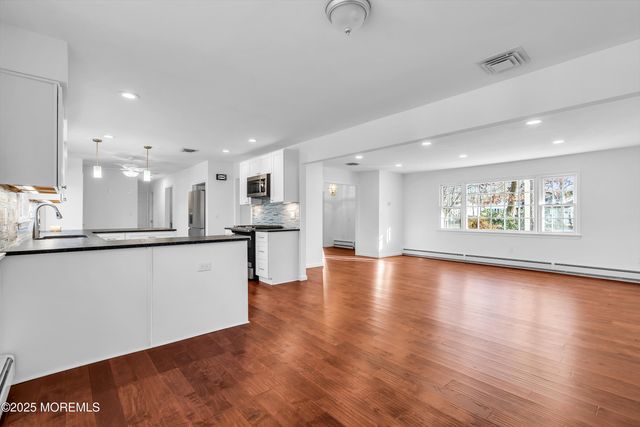 3 Easy Street, Lanoka Harbor, NJ 08734