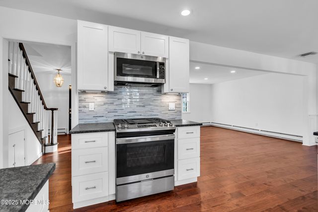 3 Easy Street, Lanoka Harbor, NJ 08734